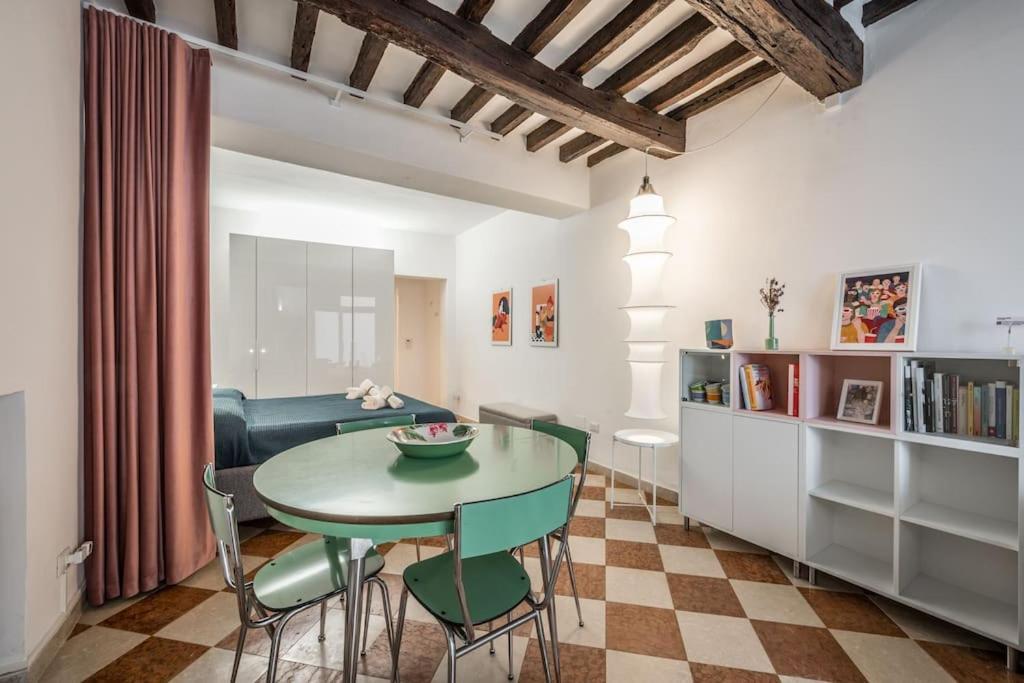 Casa Camilla - Arty Suite Nel Centro Storico Parma Exterior foto